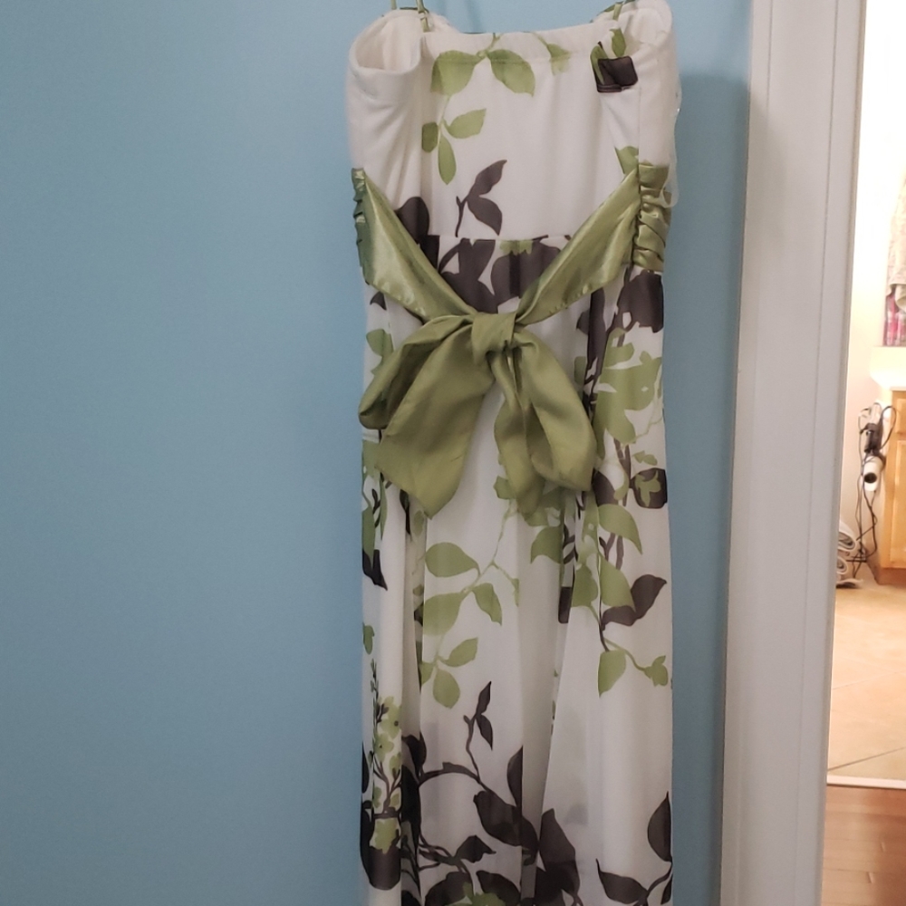 Dress - Picture 3 of 3